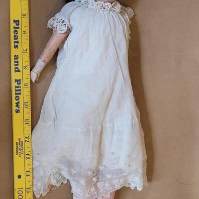 Lot 335: (2) Antique Unmarked Dolls