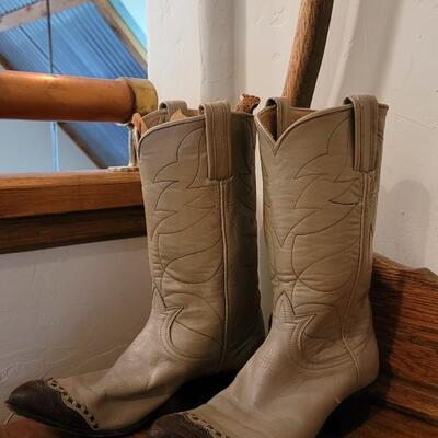 Lot 340: Vintage TONY LAMA Cowboy Boots (See Ruler for Size)