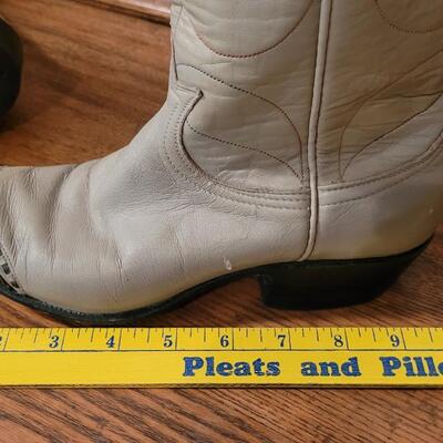 Lot 340: Vintage TONY LAMA Cowboy Boots (See Ruler for Size)