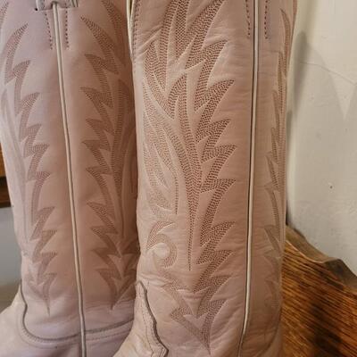 Lot 343: Vintage JUSTIN Size 6B Cowboy Boots