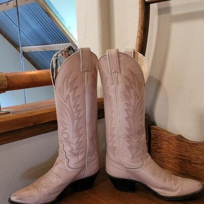 Lot 343: Vintage JUSTIN Size 6B Cowboy Boots