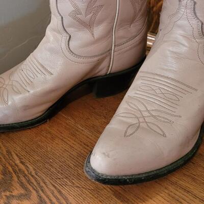 Lot 343: Vintage JUSTIN Size 6B Cowboy Boots