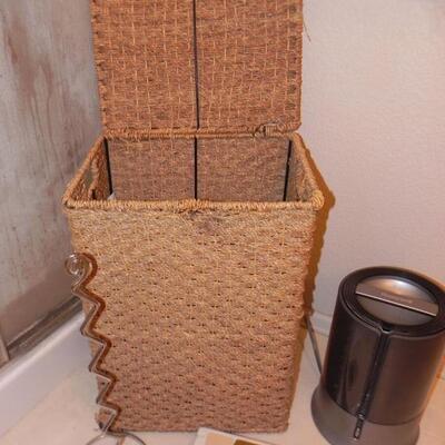 LOT 96 BATHROOM ACCESSORIES 