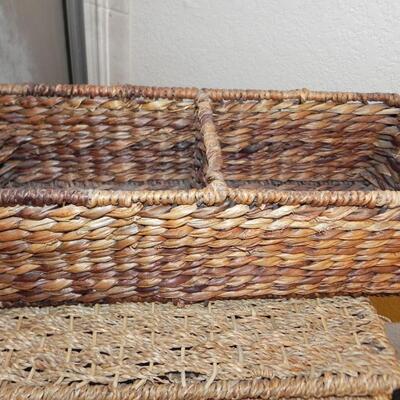LOT 96 BATHROOM ACCESSORIES 