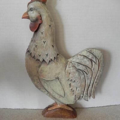 LOT 97 WOODEN ROOSTERS AND HENS