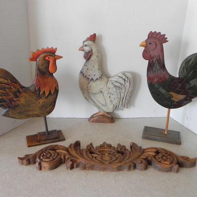 LOT 97 WOODEN ROOSTERS AND HENS