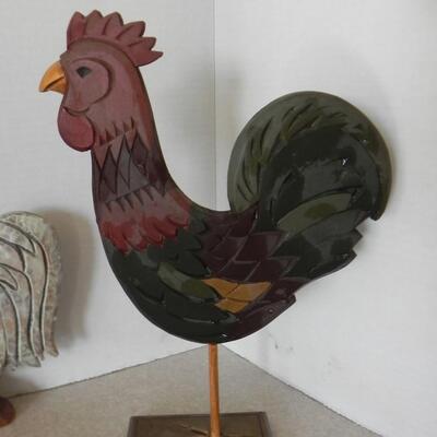 LOT 97 WOODEN ROOSTERS AND HENS