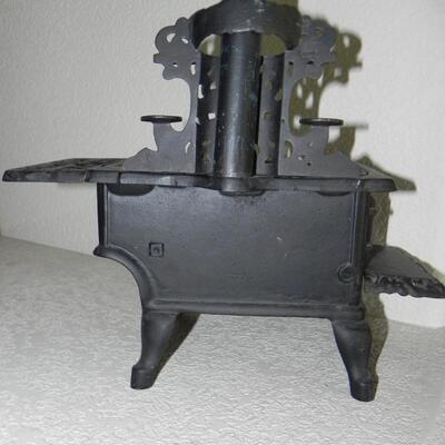 LOT 81  SALESMAN MODEL CASTIRON STOVE