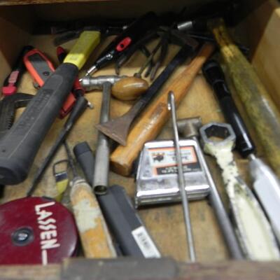 LOT 104 HAND TOOLS