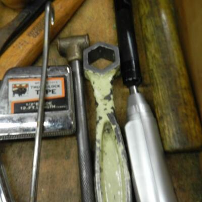 LOT 104 HAND TOOLS