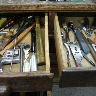 LOT 104 HAND TOOLS