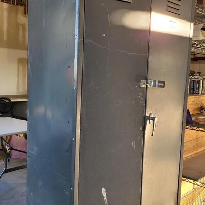 Lot 350: Vintage Large Metal Storage Cabinet 36 x 84 x 24