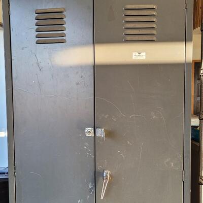 Lot 350: Vintage Large Metal Storage Cabinet 36 x 84 x 24