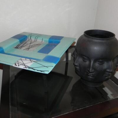 LOT 124 ILLUSIONIST FACE  VASE 