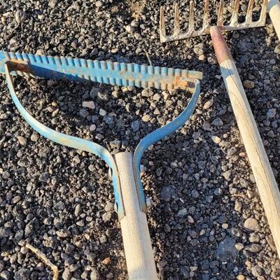 Lot 359: (4) Vintage Rakes 