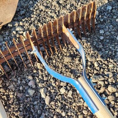Lot 359: (4) Vintage Rakes 