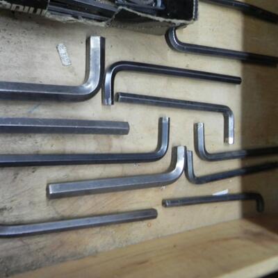 LOT 129 ALLEN/HEX WRENCH'S 