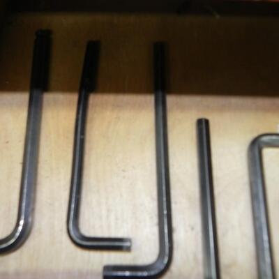 LOT 129 ALLEN/HEX WRENCH'S 