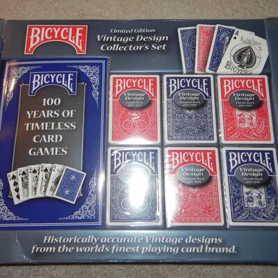 LOT 136  VINTAGE DESIGN COLLECTOR SET