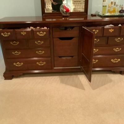 Dresser