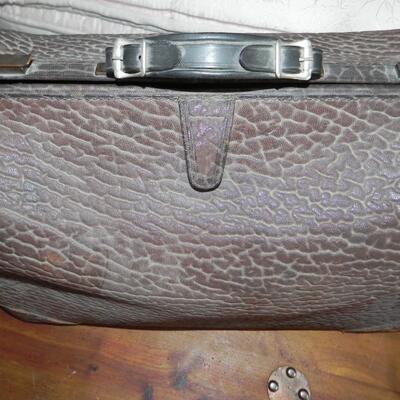 LOT 150  VINTAGE BAG AND STETSON CAP