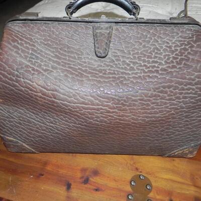 LOT 150  VINTAGE BAG AND STETSON CAP