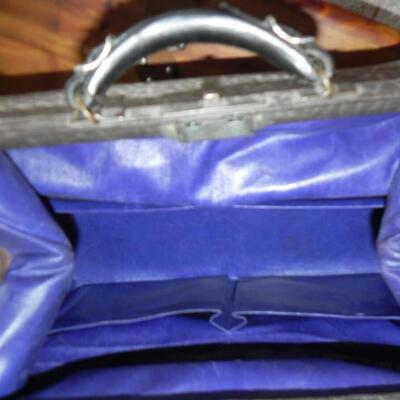 LOT 150  VINTAGE BAG AND STETSON CAP