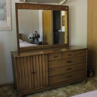 Vintage Mid Century MCM Broyhill Premier Division Dresser with Mirror