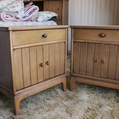 Matching Pair of Mid Century Broyhill Premier Division Night Stand End Side Tables