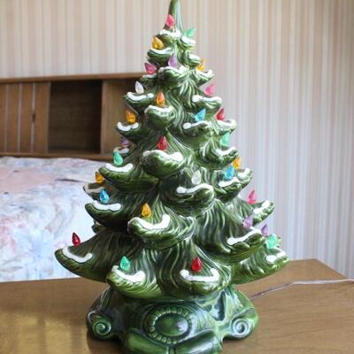 Vintage B&W Ceramics Decorative Light Up Christmas Tree