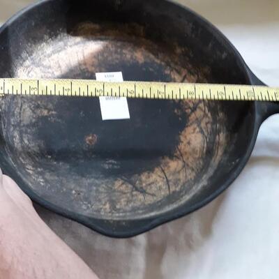 Lot 5- Wagner ware Cast Iron Frying Pan