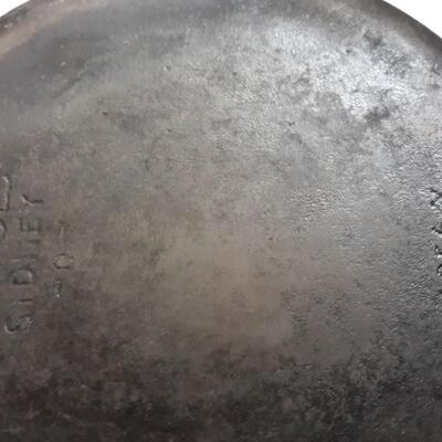 Lot 5- Wagner ware Cast Iron Frying Pan