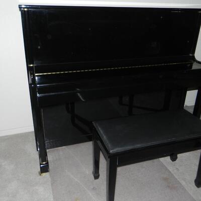 LOT 9 REMINGTON  PIANO AND BENCH