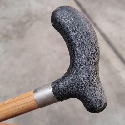 Lot 382: (2) Vintage Walking Canes 