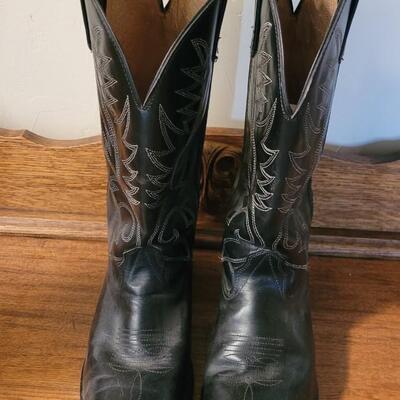 Lot 400: Men's Black Cowboy Boots