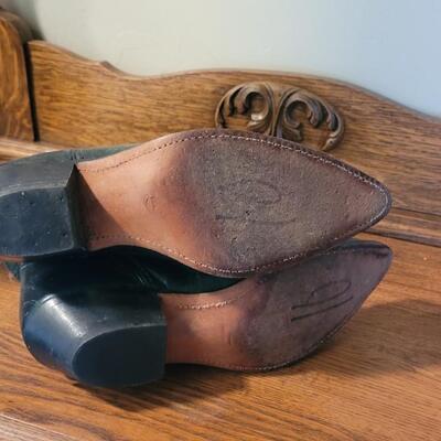 Lot 402: Dark Green Cowboy Boots Size 9.5