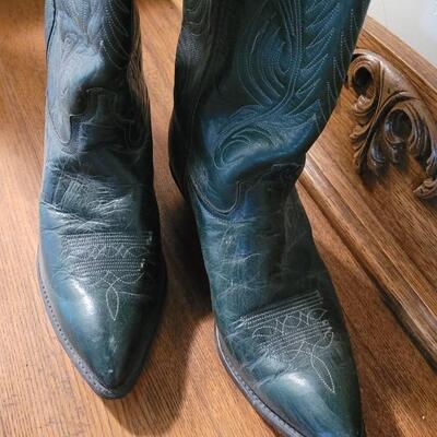 Lot 402: Dark Green Cowboy Boots Size 9.5