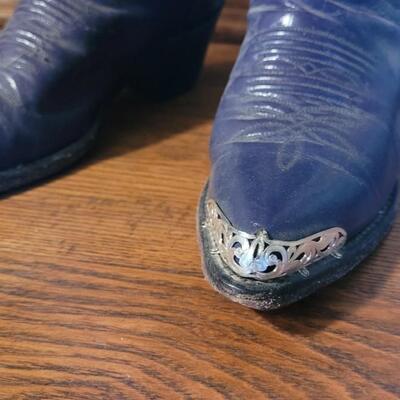 Lot 404: Ladies Purple Justin Boots Size 5