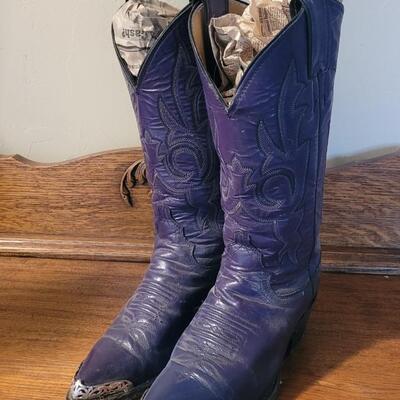 Lot 404: Ladies Purple Justin Boots Size 5