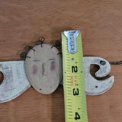 Lot 405: Wooden Angel Wall Decor
