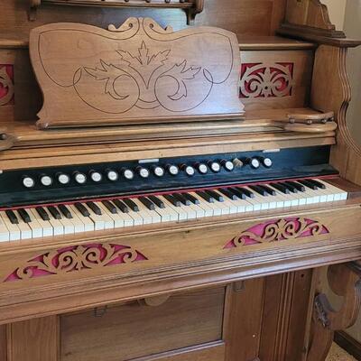 Lot 417: Antique Beckwith Organ Company Pump Organ with Beveled Mirror - Organ does play, however, we are unsure if everything works