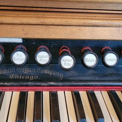 Lot 417: Antique Beckwith Organ Company Pump Organ with Beveled Mirror - Organ does play, however, we are unsure if everything works