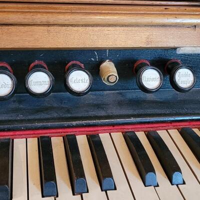 Lot 417: Antique Beckwith Organ Company Pump Organ with Beveled Mirror - Organ does play, however, we are unsure if everything works