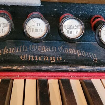 Lot 417: Antique Beckwith Organ Company Pump Organ with Beveled Mirror - Organ does play, however, we are unsure if everything works