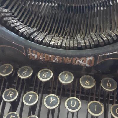 Lot 29- Underwood Manual Typewriter - Age Unknown