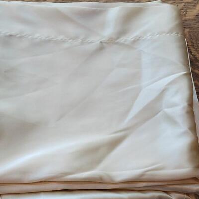 Lot 426: (3) Sets of Silky Pillow Cases & 1 Single - Standard Size