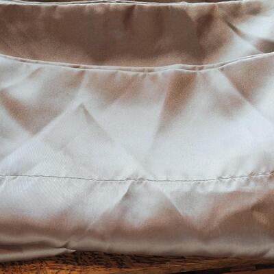 Lot 426: (3) Sets of Silky Pillow Cases & 1 Single - Standard Size