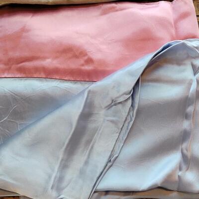 Lot 426: (3) Sets of Silky Pillow Cases & 1 Single - Standard Size
