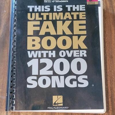 Lot 427: The Ultimate Fake Book with over 1200 songs
