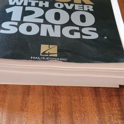 Lot 427: The Ultimate Fake Book with over 1200 songs